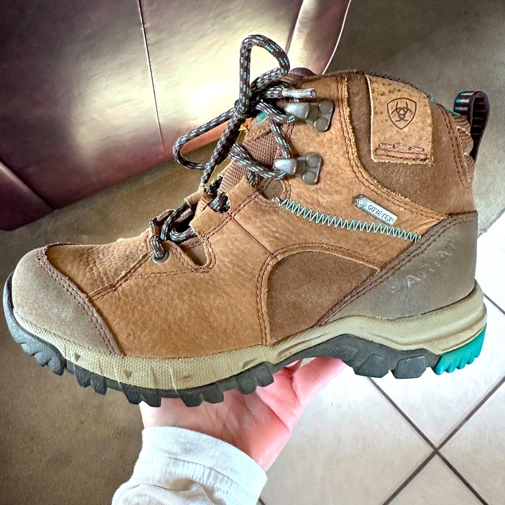 ARIAT Ariat size 6.5 single left and/Or size 5.5 single right hiking boot women